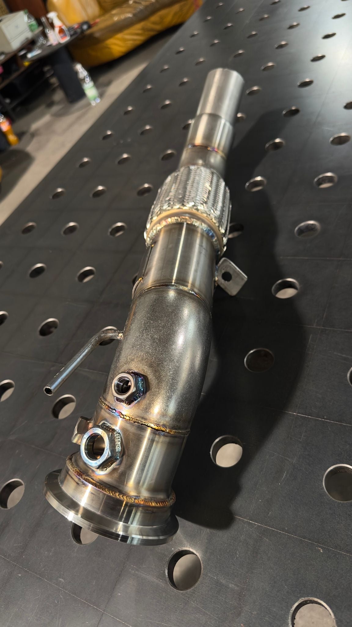 I6 - Hand-welded stainless steel downpipe M57