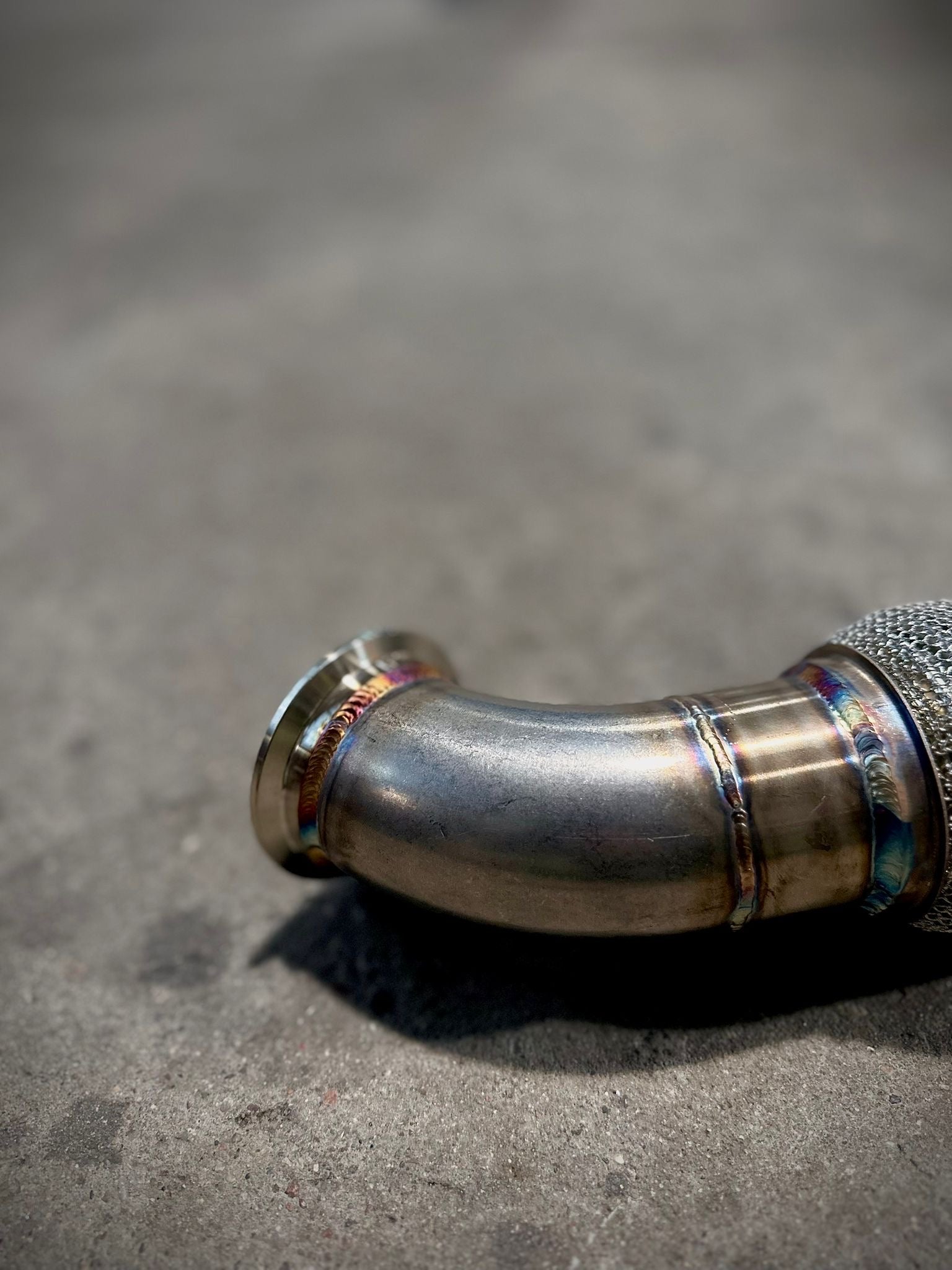 I6 - Hand-welded stainless steel downpipe B58
