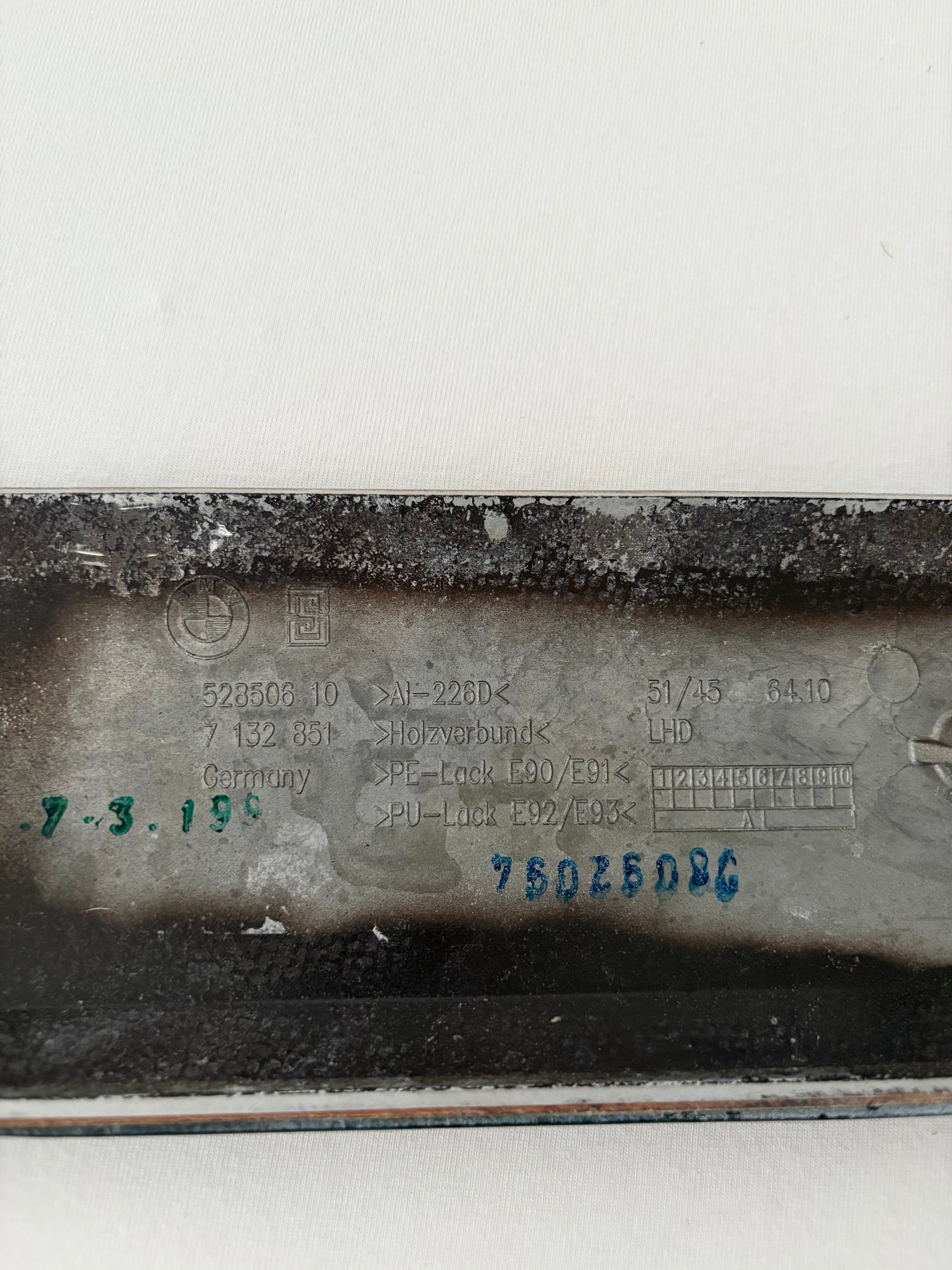 I6- Carbon Interior Leisten BMW E9X LHD