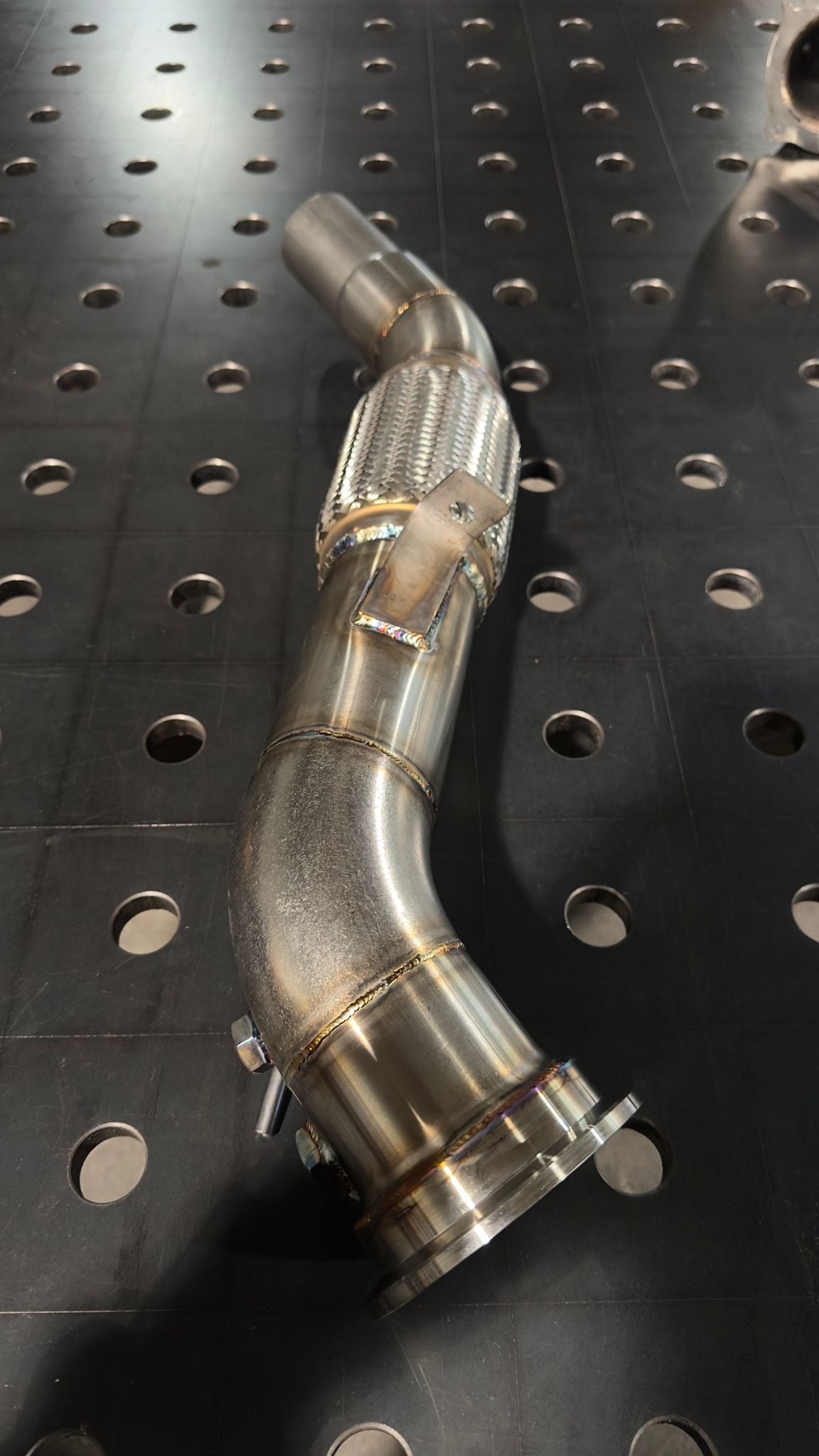 I6 - Hand-welded stainless steel downpipe M57