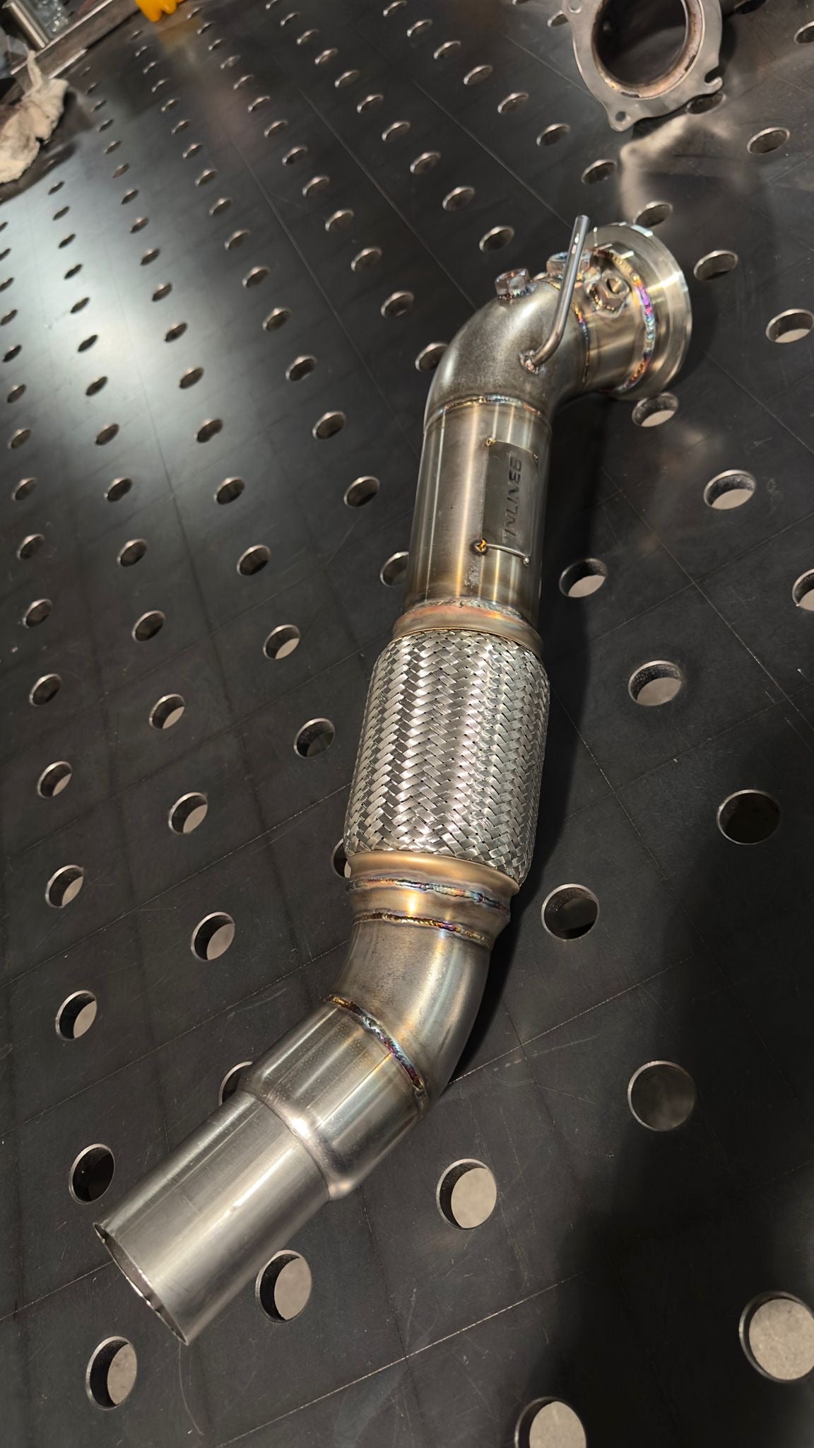 I6 - Hand-welded stainless steel downpipe M57